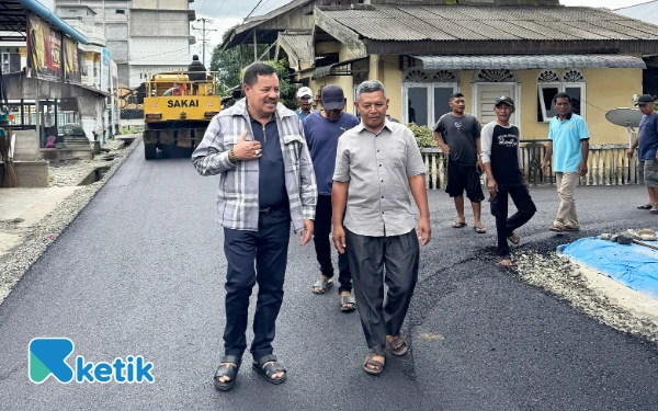 Thumbnail Berita - Jalan Harapan Warga Serba Jadi Terwujud, Bupati Nagan Raya Pantau Pengaspalan