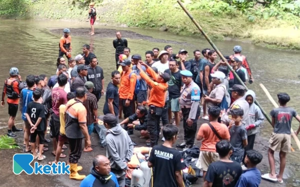 Thumbnail Berita - Demi Selamatkan Adik, Gede Angga Terseret Arus Kuat Air Terjun Kebo Iwo, Jenazah Ditemukan di Hari Kedua