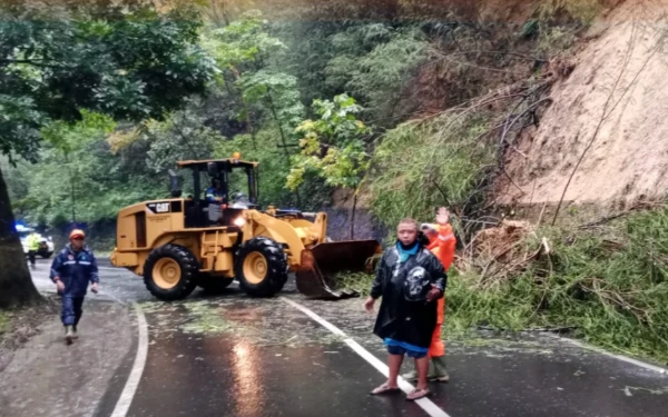 Waspada! Longsor Landa Wisata Payung Kota Batu