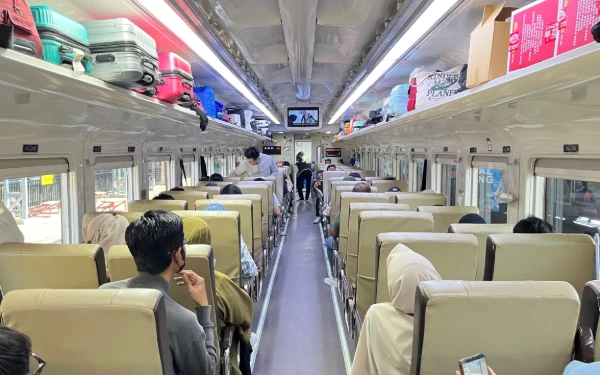 Thumbnail Berita - Diskon 30%! KAI Daop 8 Sediakan 627 Ribu Kursi Murah untuk Liburan Nataru 2025/2026