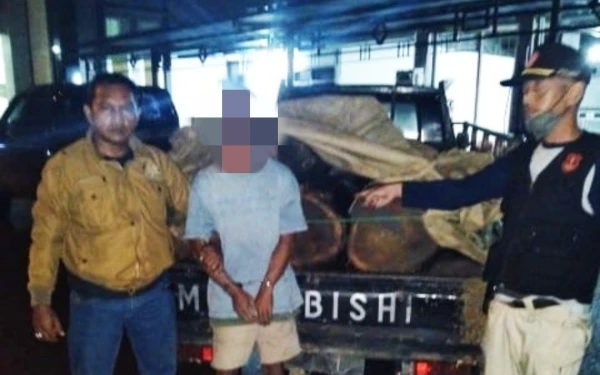 Thumbnail Berita - Ancaman Bencana Mengintai, Polhut Tuban Tangkap Pelaku Pembalakan Liar
