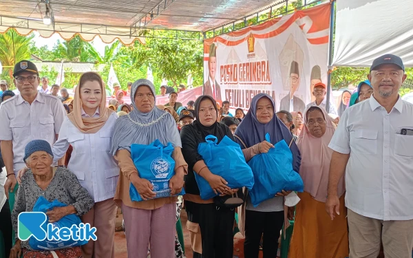 Thumbnail Berita - Novita Wijayanti Salurkan 1.000 Paket Sembako untuk Korban Longsor Majenang dan Puting Beliung Wanareja Cilacap