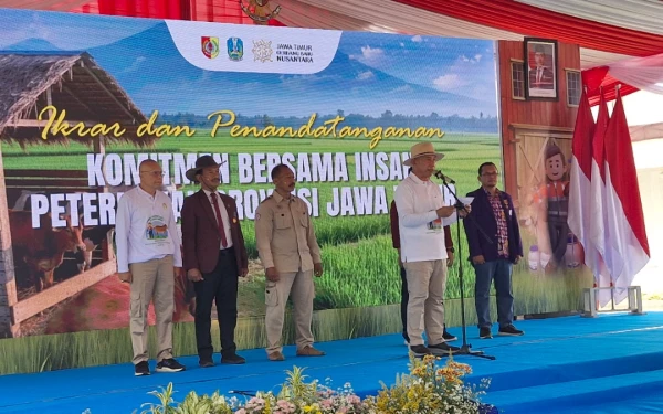 Thumbnail Berita - Ketua HKTI Jatim Arum Sabil Pimpin 4 Organisasi Besar Deklarasi Jatim Gudang Ternak Nasional