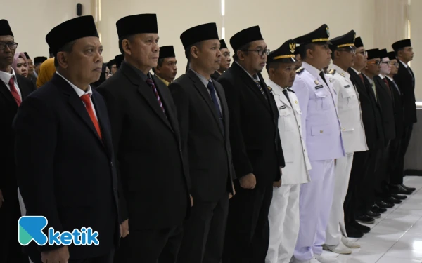 Thumbnail Berita - Lantik 30 Pejabat Baru, Bupati Bondowoso: Tunjukkan Kinerja Profesional