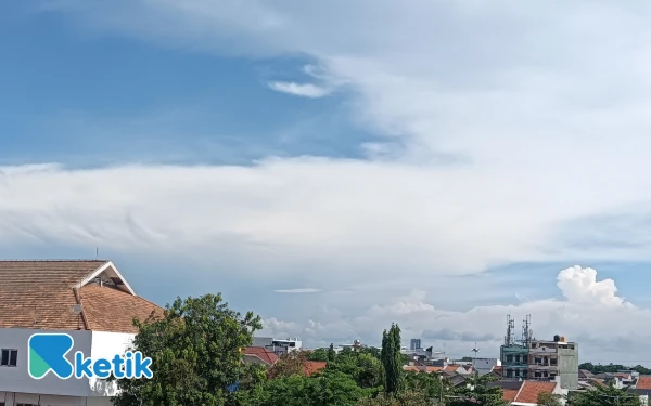 Thumbnail Berita - Kota Surabaya dan Tuban Diprakirakan Berawan 25 November 2025, Cek Info Cuaca Jawa Timur