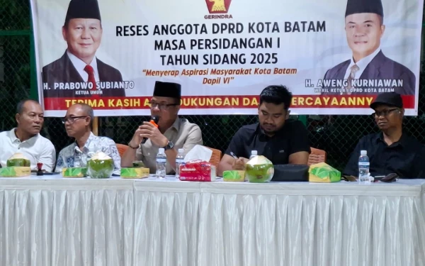 Thumbnail Berita - Reses di Tiban Selaras, Wakil Ketua I DPRD Batam Aweng Kurniawan Beri Bantuan Posyandu