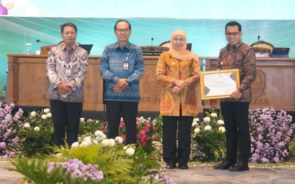 Thumbnail Berita - Raih Penghargaan TP2DD, Wali Kota Nurochman Tegaskan Akselerasi Digital