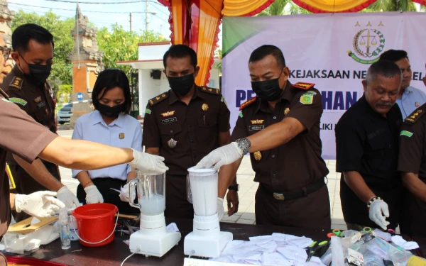 Thumbnail Berita - Kejaksaan Buleleng Musnahkan 332 Gram Sabu Hasil Penanganan 3 Bulan