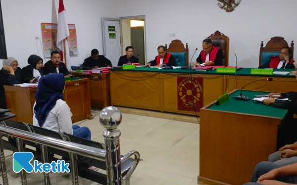 Thumbnail Berita - Gelapkan 20 iPhone Senilai Rp303 Juta, Tutik Lestari Divonis 2 Tahun 6 Bulan