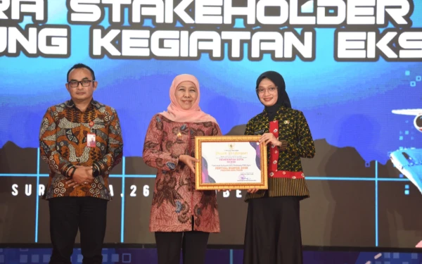 Thumbnail Berita - Kota Kediri Raih Penghargaan Festival Ekspor Jatim 2025, Komitmen Mbak Wali Dorong IKM Go Global