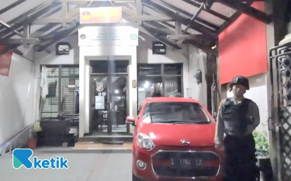 Thumbnail Berita - Terkait Dugaan Korupsi Bupati Ponorogo, KPK Geledah Kantor Kontraktor di Surabaya