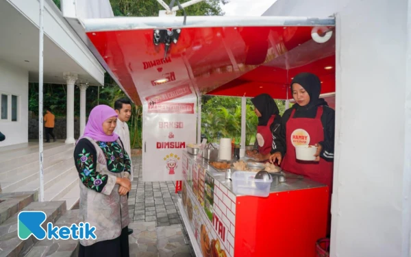 Thumbnail Berita - Mengenal Bakso Jember Ala Hamry Kuliner, Dipuji Bupati hingga Gubernur