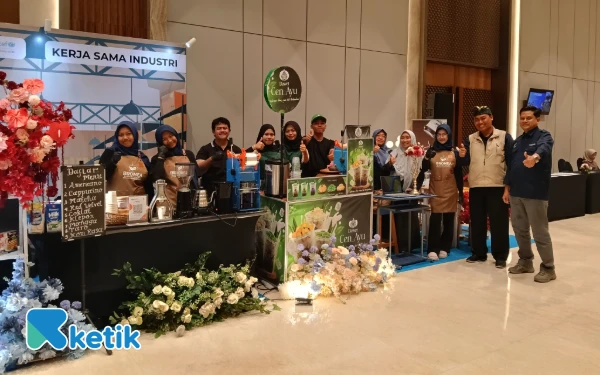 Thumbnail Berita - Double Track SMAN 1 Gondangwetan Pamerkan Produk Unggulan di Demoday Digital Skills