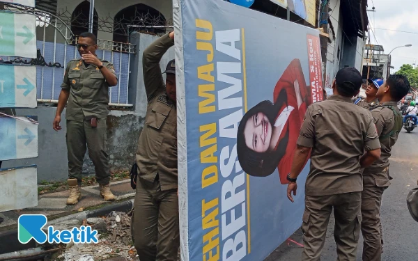 Thumbnail Berita - Ribuan Reklame Kedaluwarsa di Kota Batu Ditertibkan   ‎  ‎