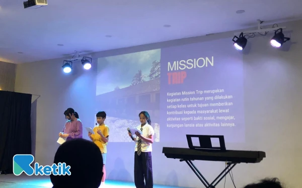 Thumbnail Berita - SMP Charis Malang Inisiasi Mission Trip, Bentuk Karakter Siswa Lewat Pentas Drama dan Charity
