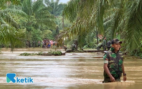 Thumbnail Berita - Aksi Heroik Prajurit TNI di Banjir Bandang Nagan Raya Tuai Haru dan Apresiasi Korban