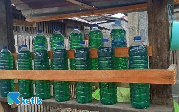 Thumbnail Berita - SPBU Tutup, BBM di Babahrot Langka! Harga Pertalite dan Pertamax Melonjak hingga Rp50 Ribu Per Botol