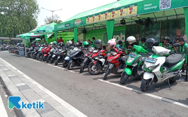 Thumbnail Berita - Pemerintah Wajibkan Operator Beri 'THR' untuk Ojol dan Kurir Online, Minimal 25 Persen dari Rata-rata Pendapatan