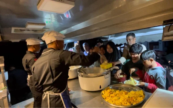 Thumbnail Berita - Polda Aceh Bekerja Sama dengan SPGG Dirikan Dapur Umum untuk Korban Banjir