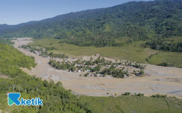 Thumbnail Penampakan wilayah Beutong Ateuh Banggalang dari udara usai tersapu banjir, Sabtu, 29 November 2025. (Foto: Basriadi-Irfan-T. Rahmat/Ketik.com)
