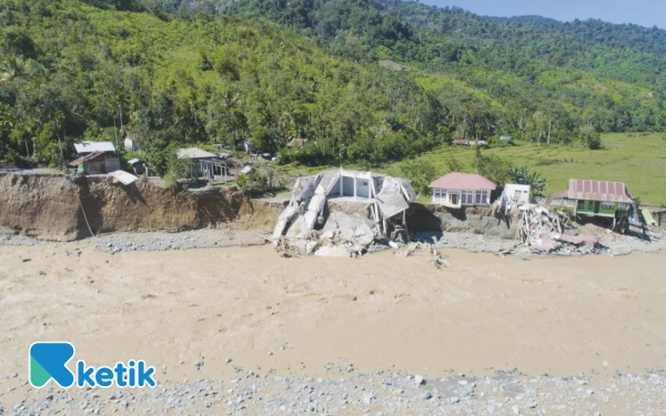 Thumbnail Masjid hancur akibat banjir di Beutong Ateuh Banggalang, Sabtu, 29 November 2025. (Foto: Basriadi-Irfan-T. Rahmat/Ketik.com)