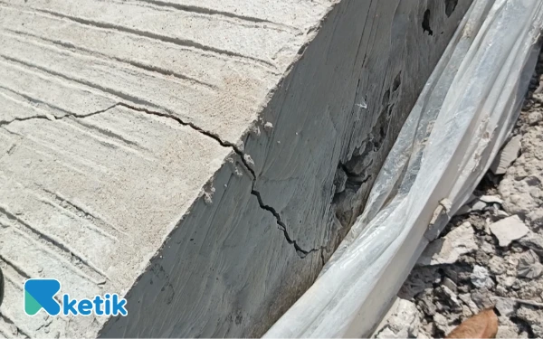 Thumbnail Berita - Rekonstruksi Jalan Kedunggong–Medayu Retak Meski Baru Dicor, Warga Pertanyakan Kualitas Pekerjaan