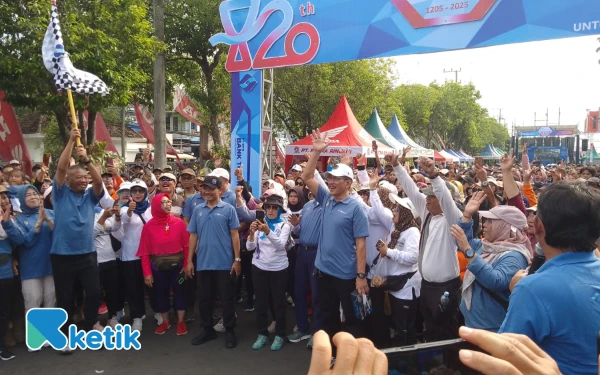 Thumbnail Berita - BPR Tulungagung Gelar Jalan Sehat, Daya Tarik Motor Matic sebagai Hadiah Utama