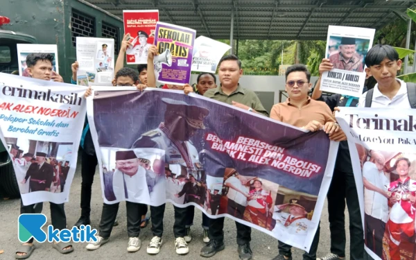 Thumbnail Berita - Sidang Kasus Pasar Cinde Memanas, Pendukung Alex Noerdin Minta Presiden Prabowo Beri Amnesti