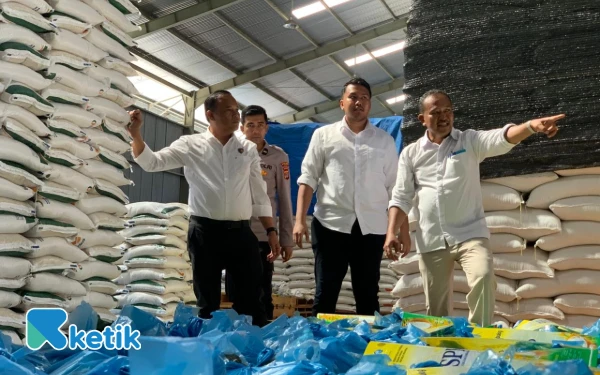 Thumbnail Berita - Polres Abdya Pantau Stok Pangan di Gudang Bulog Blangpidie Pascabanjir Aceh