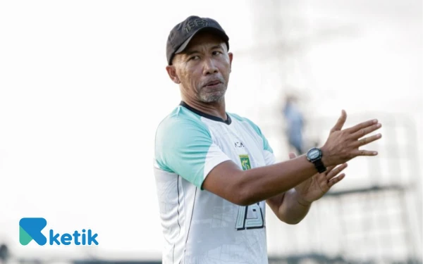 Thumbnail Berita - Persebaya Optimistis Kalahkan PSM, Uston Nawawi: Tidak Ada Tim yang Tidak Bisa  Dikalahkan