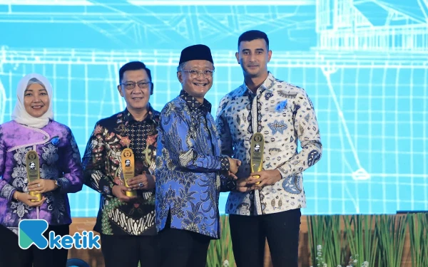 Thumbnail Berita - Bangun Tata Kelola Konstruksi Terbaik, Pemkab Bandung Raih Sutami Award