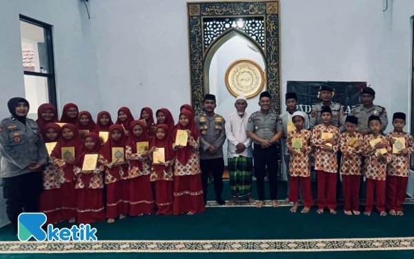 Thumbnail Berita - Polres Situbondo Gelar PADI BERKAH, 50 Mushaf Al-Qur’an Diserahkan untuk Santri TPQ