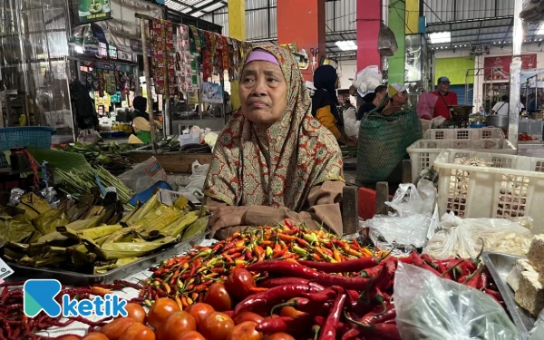 Thumbnail Berita - Pedagang Pasar Gadang Lama Keluhkan Penjualan Berkurang Akibat Kenaikan Harga Bahan Pokok