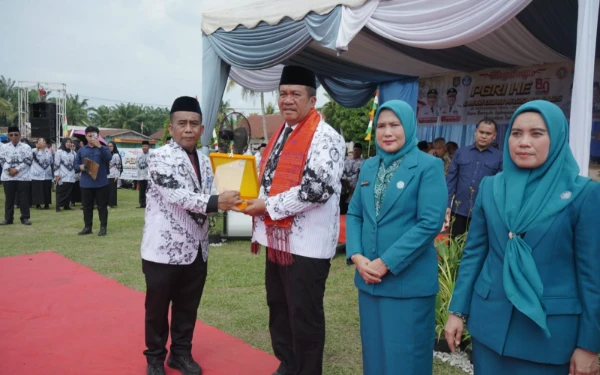 Thumbnail Berita - Bupati Asahan Tegaskan Guru Pondasi Generasi Emas di Upacara HGN 2025