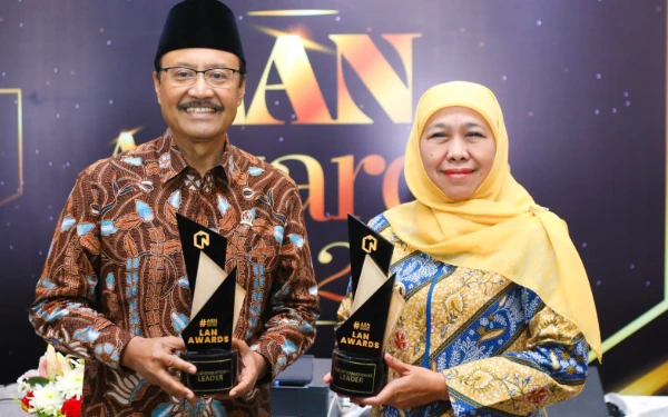 Thumbnail Berita - Gubernur Khofifah Raih Gelar Transformational Leader LAN Awards 2025