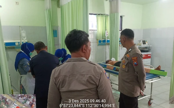 Thumbnail Berita - Ngeri! Tosa Adu Banteng dengan Tronton di Deandles Gresik, 2 Orang Luka Berat