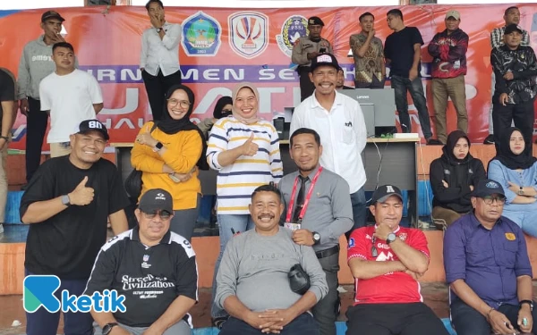 Thumbnail Berita - Kolano Wagitang Kumpulkan Eks Pengurus PSSI Halsel, Serukan Kebangkitan Bola Saruma