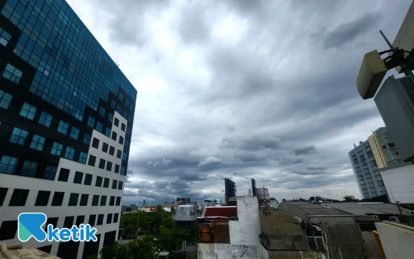 Thumbnail Berita - BMKG: Cuaca Kota Semarang 4 Desember 2025 Hujan Petir, Kota Mataram Cerah