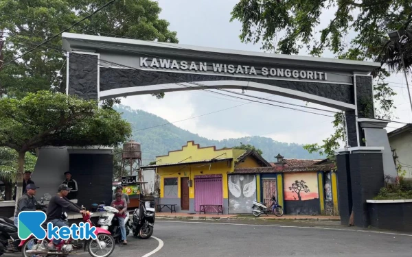 Thumbnail Berita - Rahasia Vila Murah Meriah di Songgoriti Kota Batu Terungkap! Intip Cara Unik Pramuwisata Rebutan Pelanggan, Ada Kode Etiknya