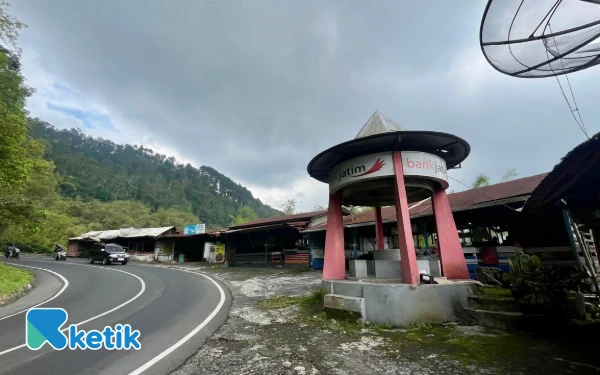 Thumbnail Berita - Wisata Payung Songgoriti Kota Batu Kian Lesu, Pedagang Berangkat Pagi Pulang Malam Demi Pembeli