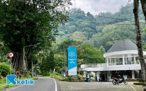Thumbnail Suasana sejuk pegunungan membuat Songgoriti cocok dijadikan lokasi pilihan untuk menginap. (Foto: Lutfia/Ketik.com)