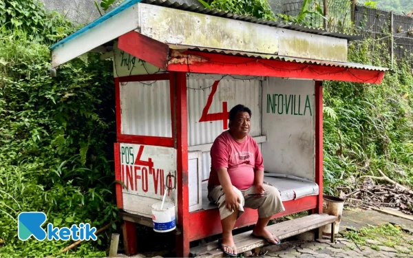 Thumbnail Salah satu pramuwisata di Songgoriti yang siap mencari dan melayani tamu. (Foto: Lutfia/Ketik.com)