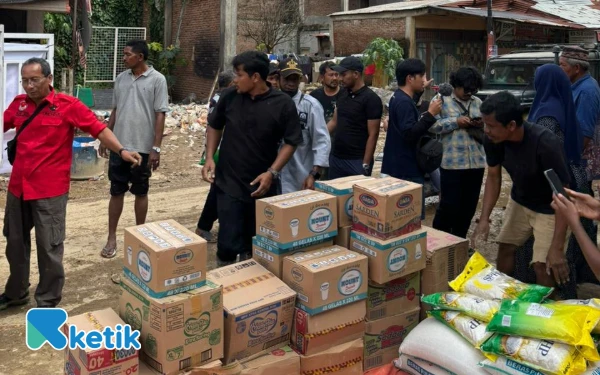 Thumbnail Berita - Korban Banjir Aceh Tamiang Bertahan Hidup dengan Ubi dan Air Berlumpur, PDI-P Aceh Salurkan Bantuan