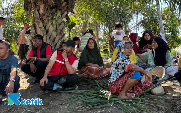 Thumbnail Berita - PDI-P Aceh Sisir 21 Titik Pengungsian di Tamiang, Warga Menangis Saat Bantuan Tiba