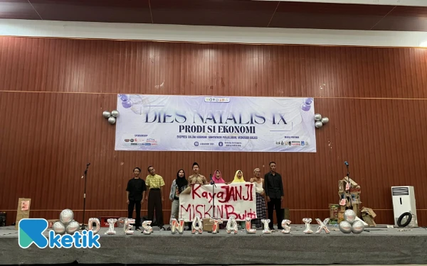 Thumbnail Berita - Teater Cloth Angkat Suara Rakyat Lewat Pementasan ‘Asal Bunyi’ di Dies Natalis FE Unesa