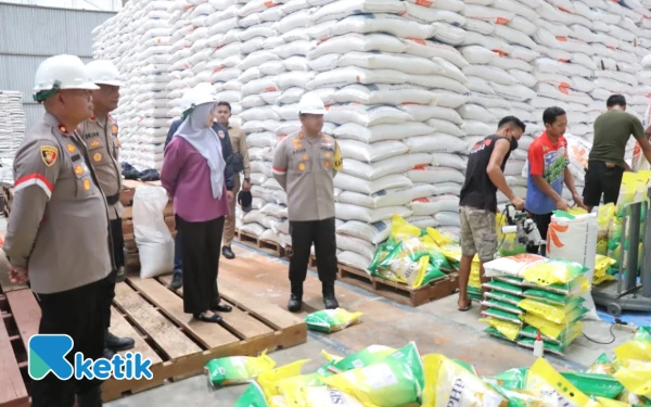 Thumbnail Berita - Cek Bulog Blangpidie, Kapolres Abdya Pastikan Stok Beras Cukup