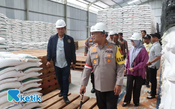 Thumbnail Cek Bulog Blangpidie, Kapolres Abdya Pastikan Stok Beras Cukup