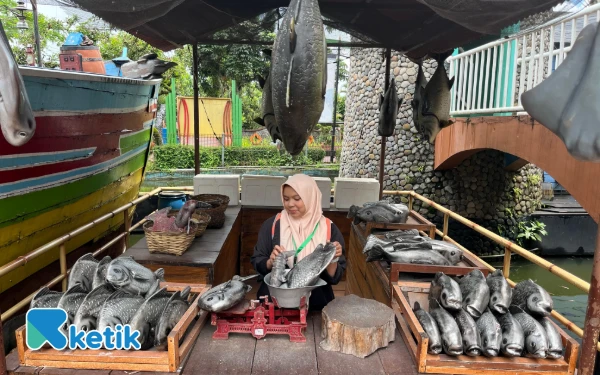 Thumbnail Spot pedagang ikan di Jatim Park 1 Kota Batu. (Foto: Aliyah/Ketik.com)