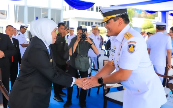 Thumbnail Berita - Gubernur Khofifah Hadiri Peringatan Hari Armada RI Ke-80, Apresiasi Kontribusi dan Sinergi TNI AL