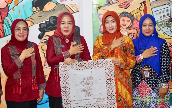 Thumbnail Berita - Dekranasda Prabumulih Belajar Membatik di Kota Peklongan